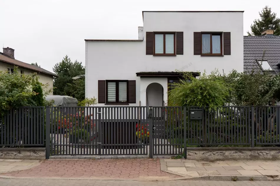 Bezúdržbové ploty okolo domu? Pozrite si top možnosti z kovaných dielcov