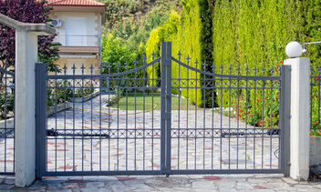 Kované brány a bránky pre rodinné domy
