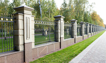 Kované brány a ploty dodajú štýl vášmu domu