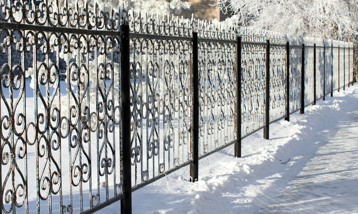 Kované ploty prepožičajú domu dizajn aj bezpečnosť