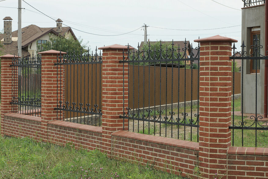 Kovaný plot z plotových dielcov Braany