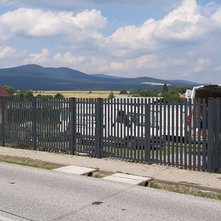Kovaný tyčkový plot a brána SABE