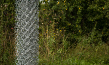 Kvalitné pletivá na ploty – odolnosť a elegancia pre váš pozemok