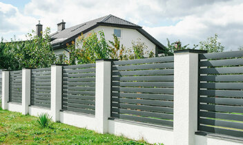 Lacné oplotenie pozemku - kované ploty sú ideálnym riešením