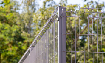 Pletivá na ploty a oplotenia: Ako vybrať správne riešenie pre váš pozemok