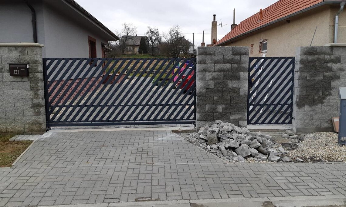 Posuvné kované brány vs. krídlové brány